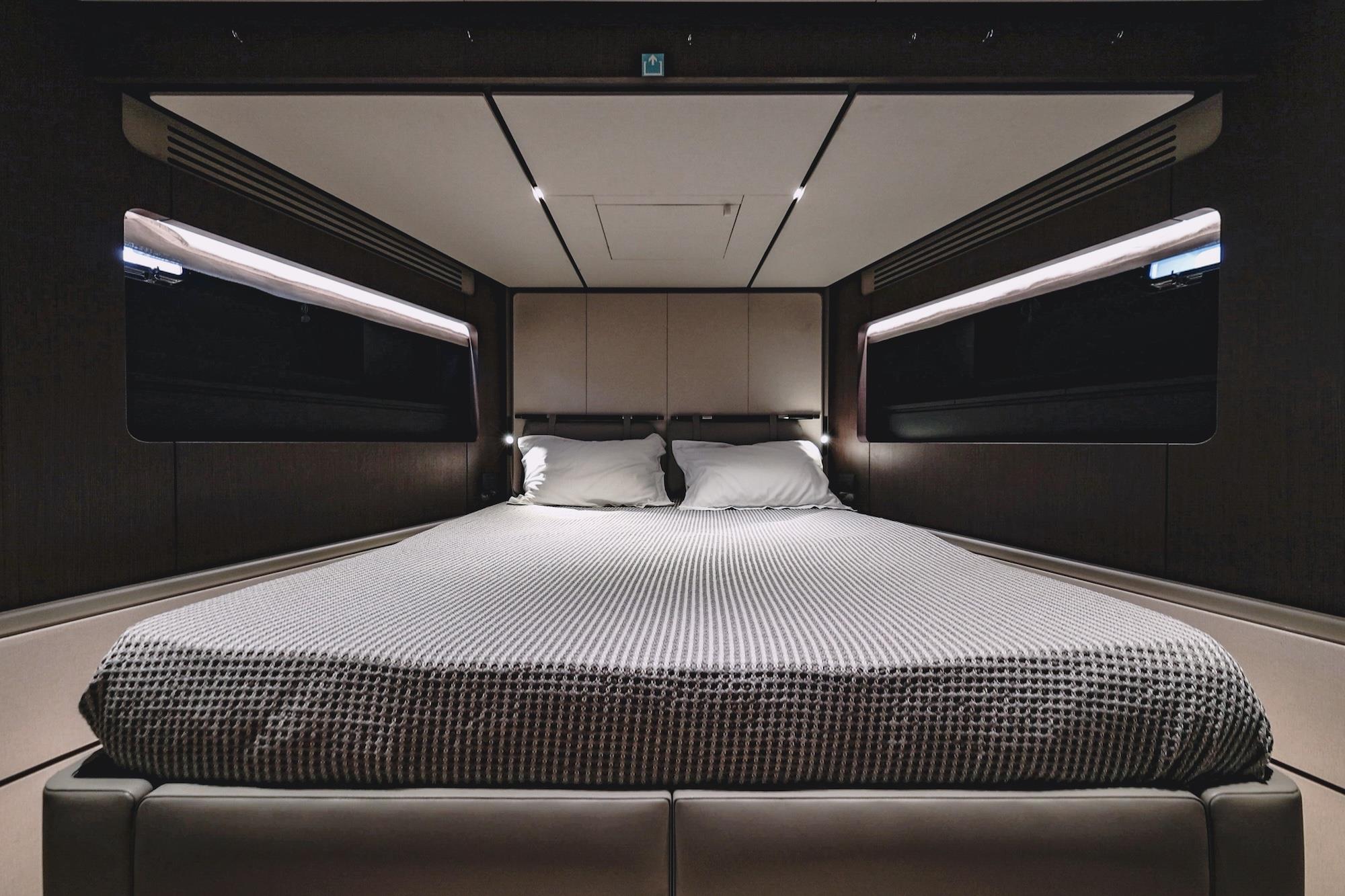 2025 FERRETTI YACHTS INFYNITO 80 